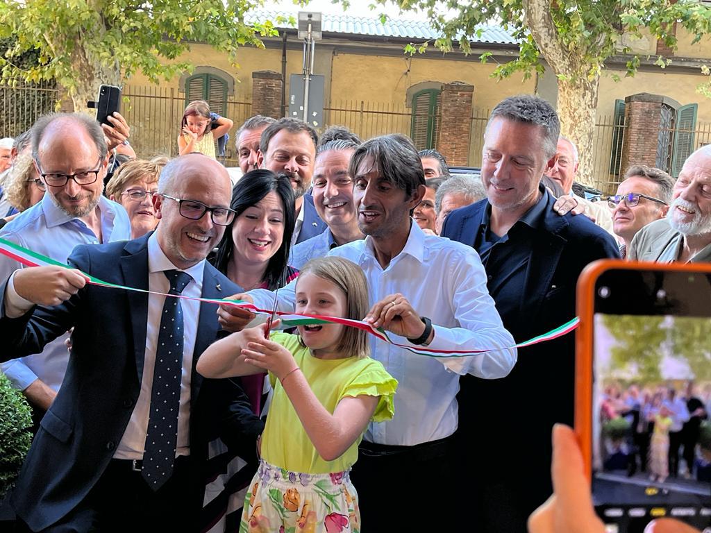 Riccardo Giannoni a un taglio del nastro